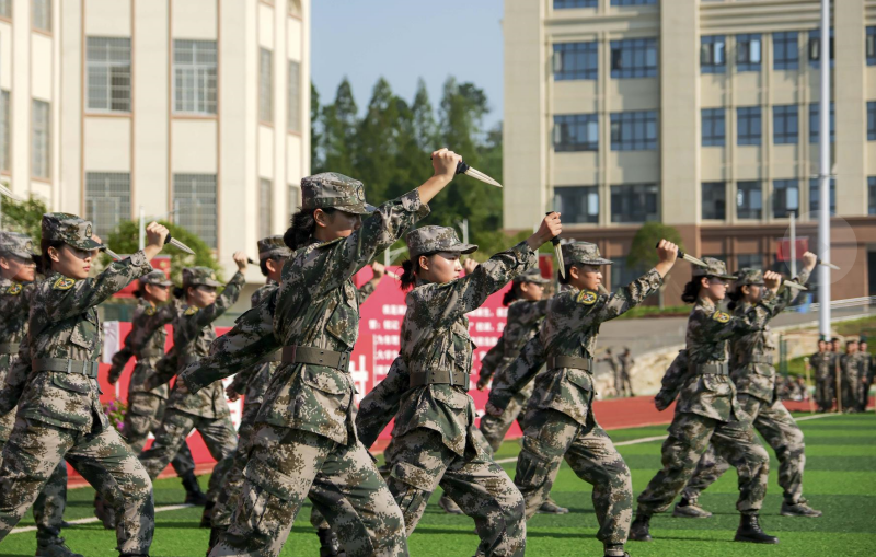 教官表演 卢.png