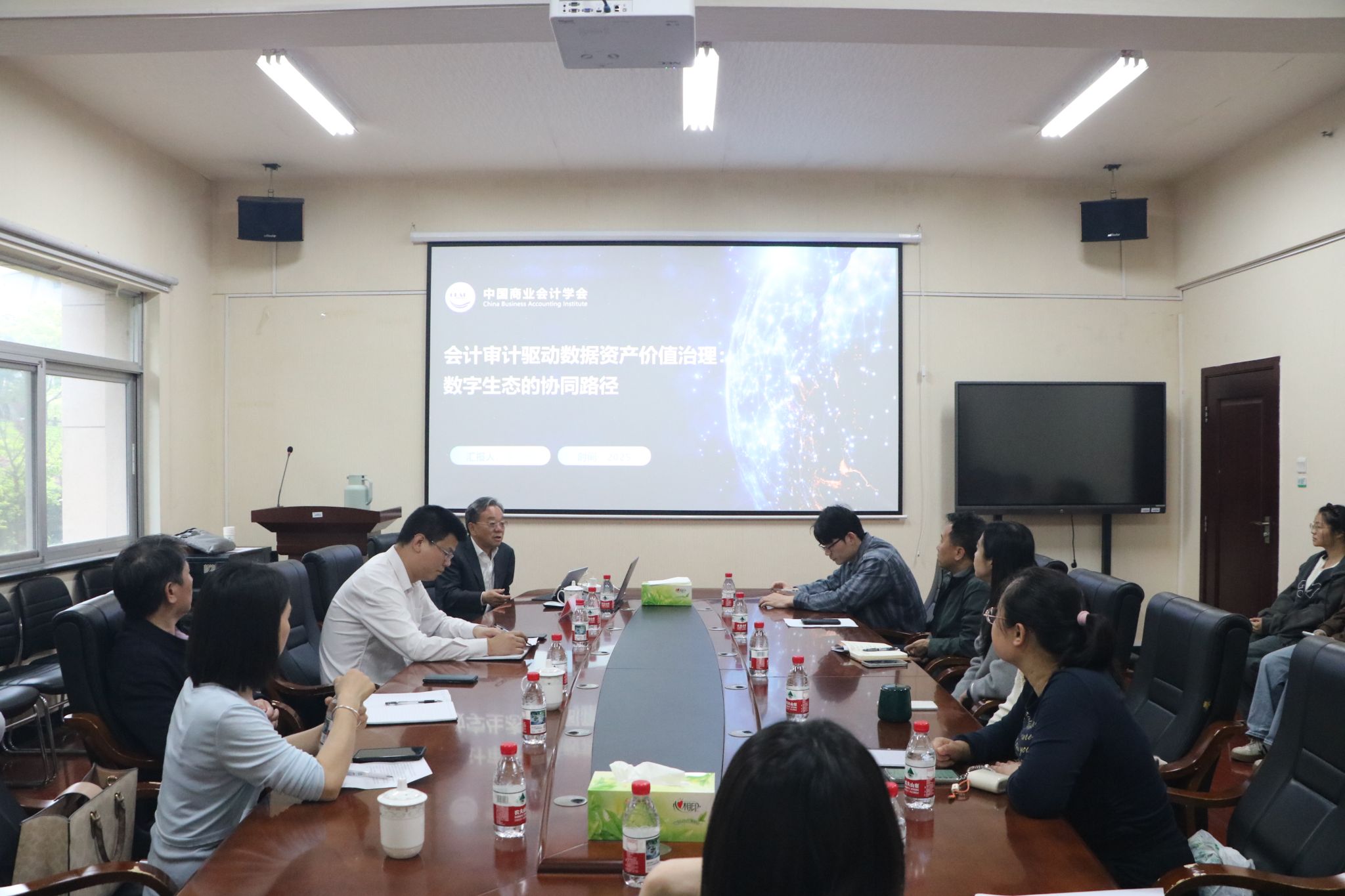 会计变革锚定价值底座，审计转型筑牢风控屏障——李凤雏教授应邀来我院讲学